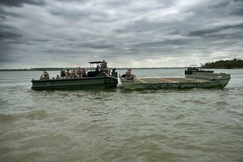 Army Engineers Conduct Bridge-Building Exercise in Texas